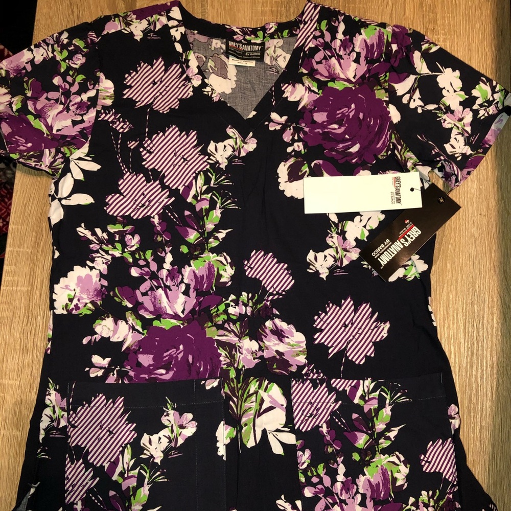 Greys anatomy scrub top NWT